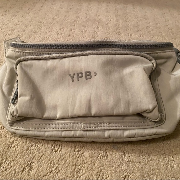 Like new YPB by Abercrombie belt bag - Picture 4 of 4